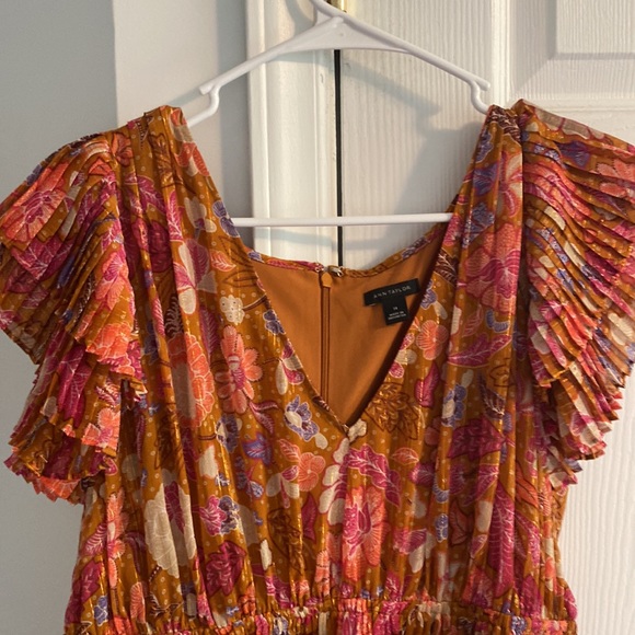 Beautiful Ann Taylor dress.Perfect flutter short sleeves for summer. - Picture 2 of 6